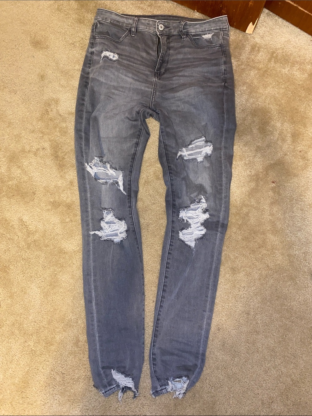 GRAY/ BLACK DISTRESSED JEANS